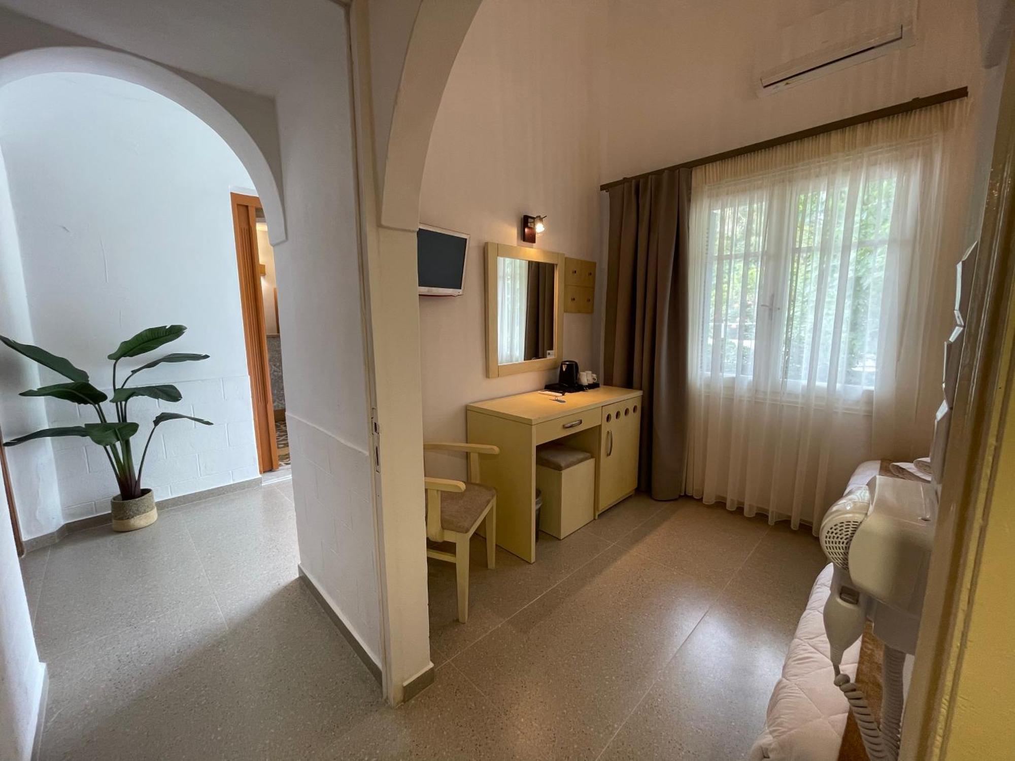 Semiramis Guesthouse アダマス エクステリア 写真