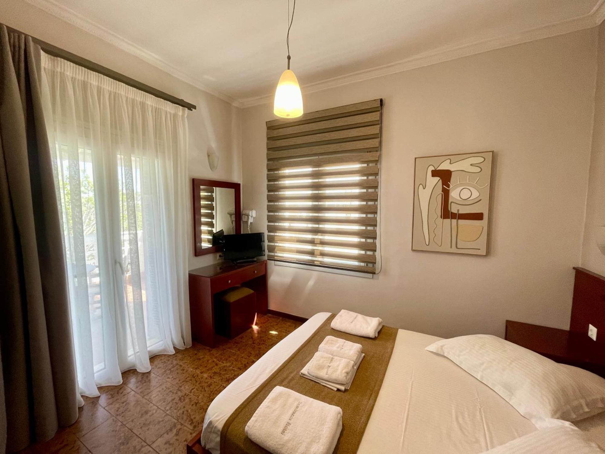 Semiramis Guesthouse アダマス エクステリア 写真