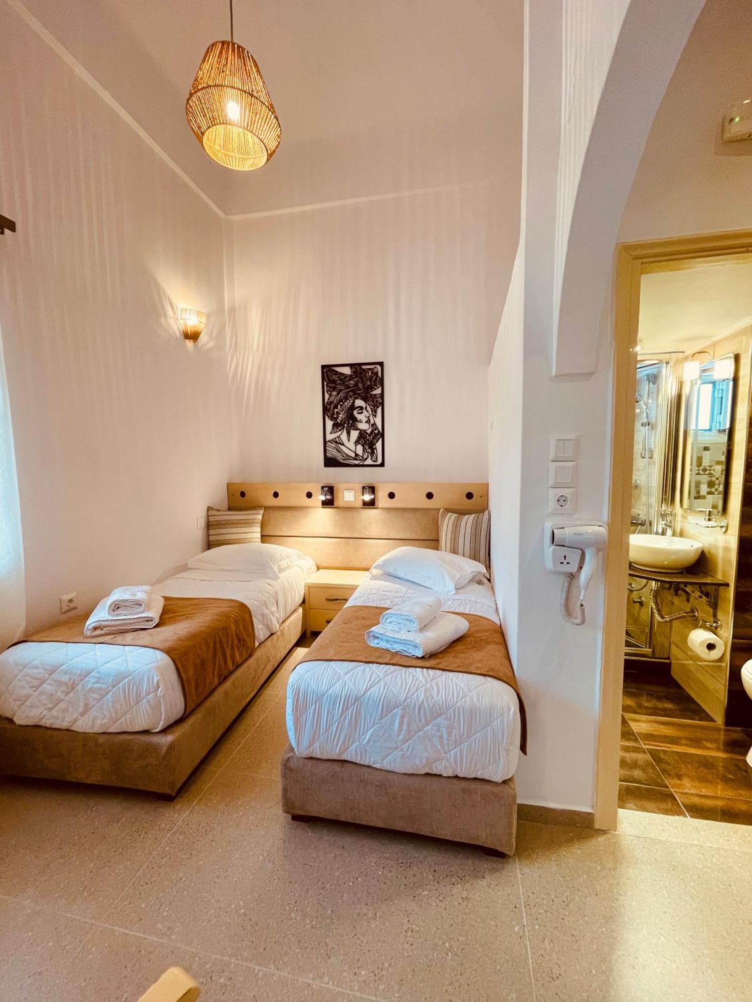 Semiramis Guesthouse アダマス エクステリア 写真