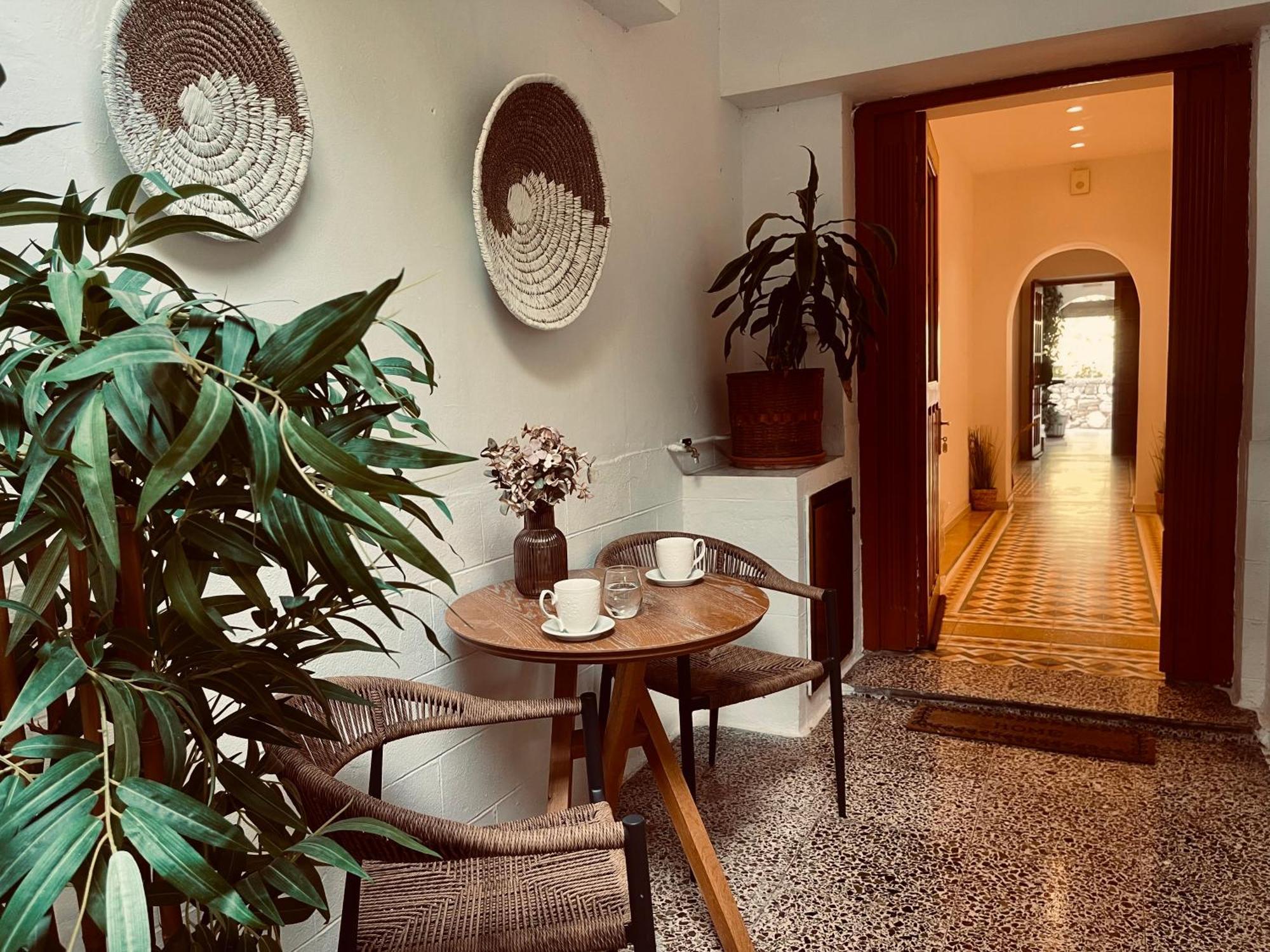 Semiramis Guesthouse アダマス エクステリア 写真